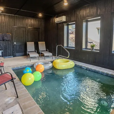Family Cabin With Pool - Gym - Hot Tub - Game Room